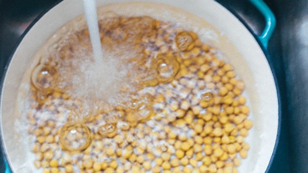 1-Red-Pepper-Hummus_Soaking-the-Chickpeas
