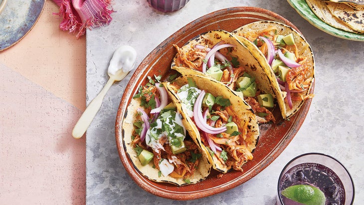 Plate of tinga poblana de pollo