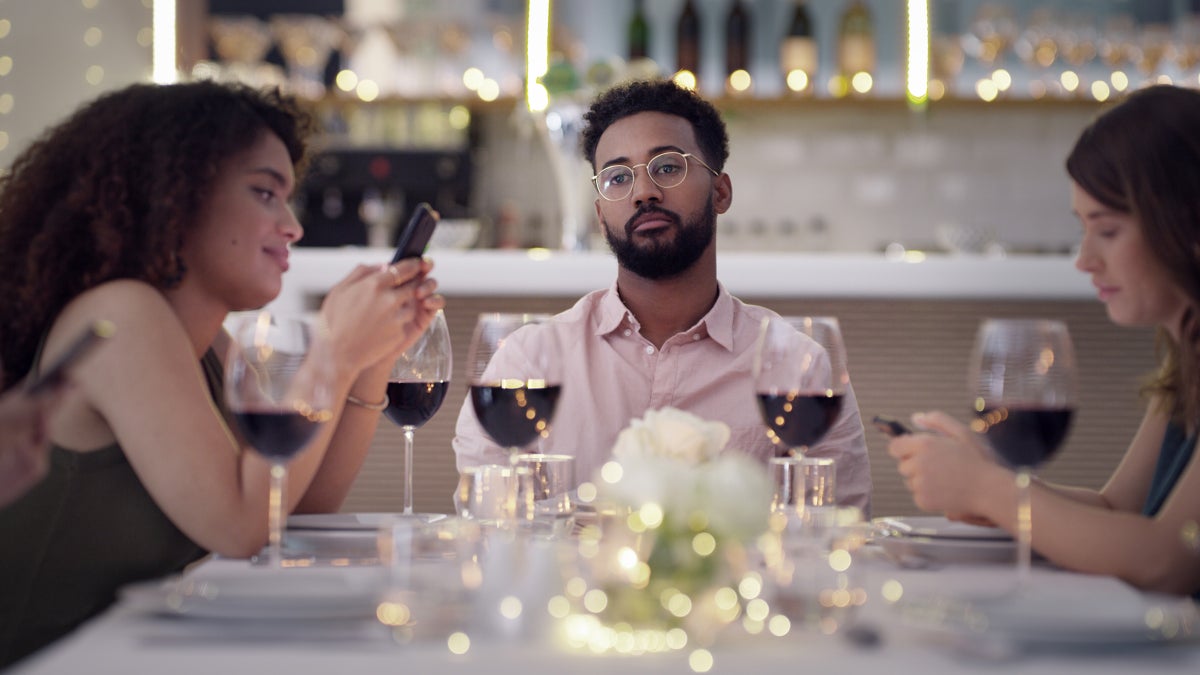 Outings Are Back, but Etiquette Is Rusty. Avoid These Bad Dinner Guest Habits