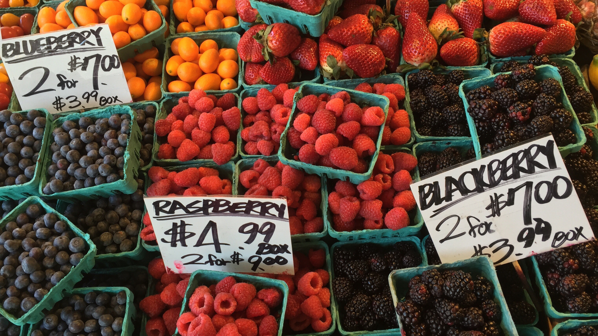 Grocery Stores vs. Farmers Markets: What's the Difference?
