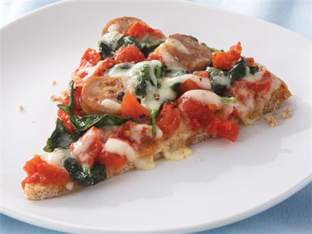 30LowCalMeals10 Spinach and Chicken Sausage Pizza recipe