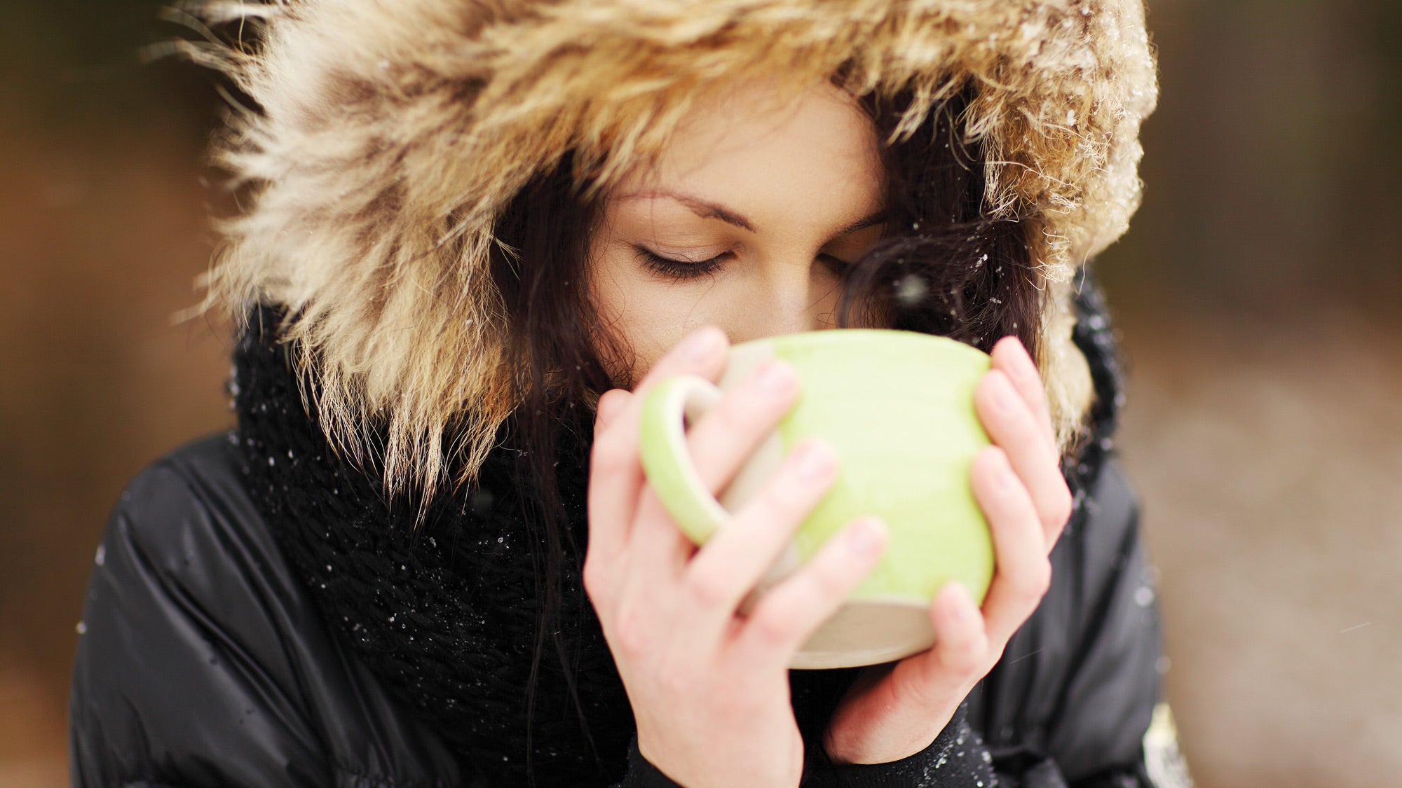 Complements_woman-drinking-lead_PhotoMediaGroup-75-web Woman drinking cocoa