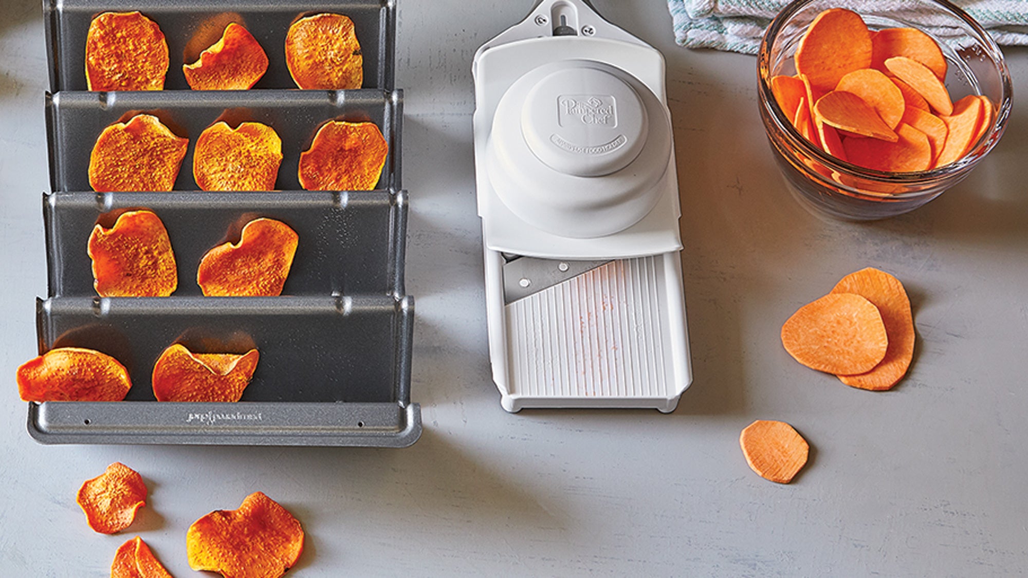 Gear_V-Shaped-Baking-Sheet-Pan_86-web V-Shaped Baking Sheet Pan
